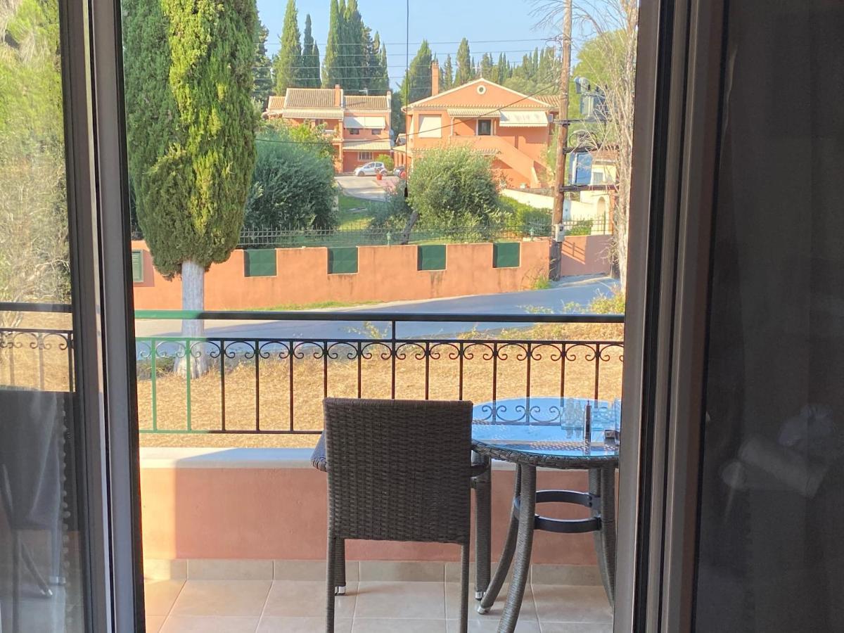 Appartamento Ivy House Modern Life Near Corfu Town Kontokali Esterno foto