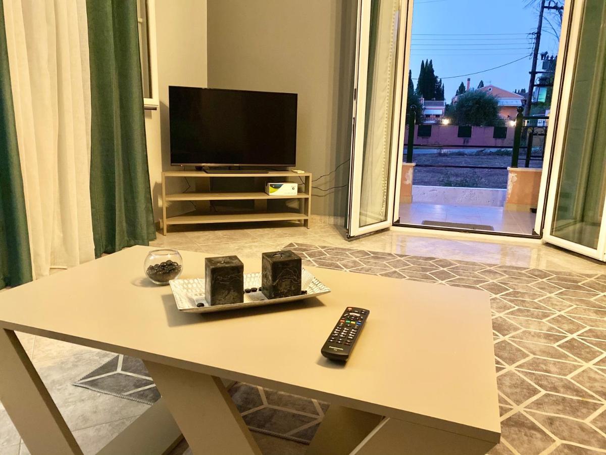 Appartamento Ivy House Modern Life Near Corfu Town Kontokali Esterno foto