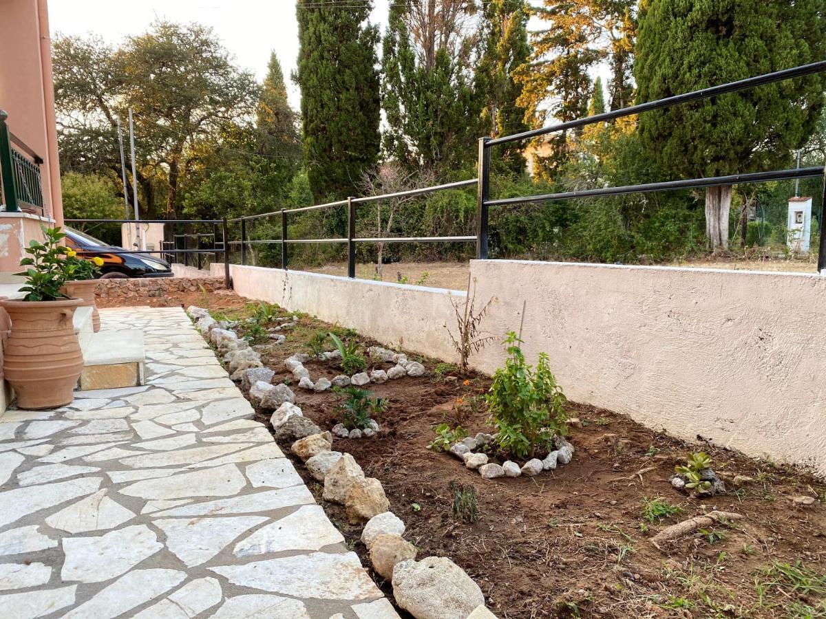 Appartamento Ivy House Modern Life Near Corfu Town Kontokali Esterno foto